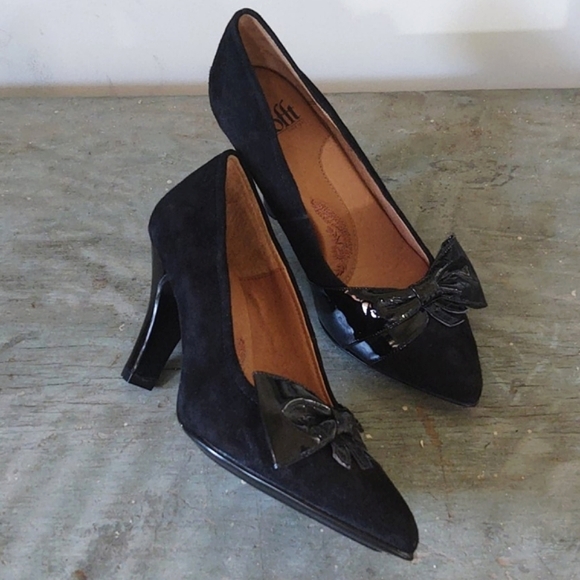 Sofft Shoes - 🔥HP🔥NWOT! classic black suede patent leather bow pumps